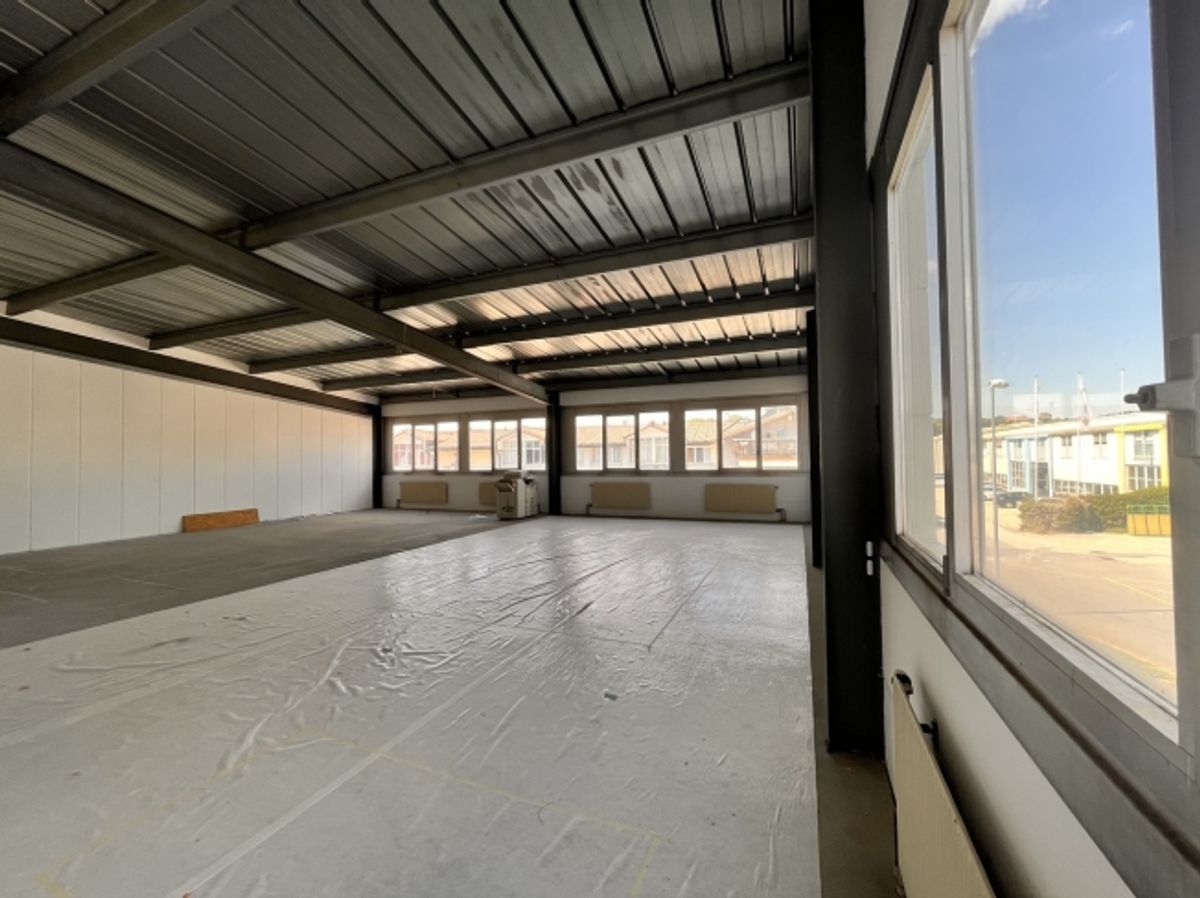 Bureaux lumineux de 136m2 à louer au 1er étage - 3
