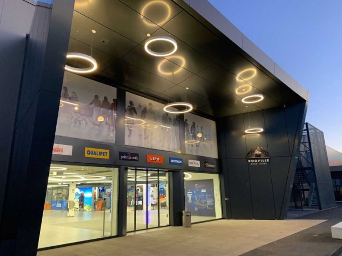 Surface commerciale 1280m2 - Centre commercial Rocville - Villeneuve - 0