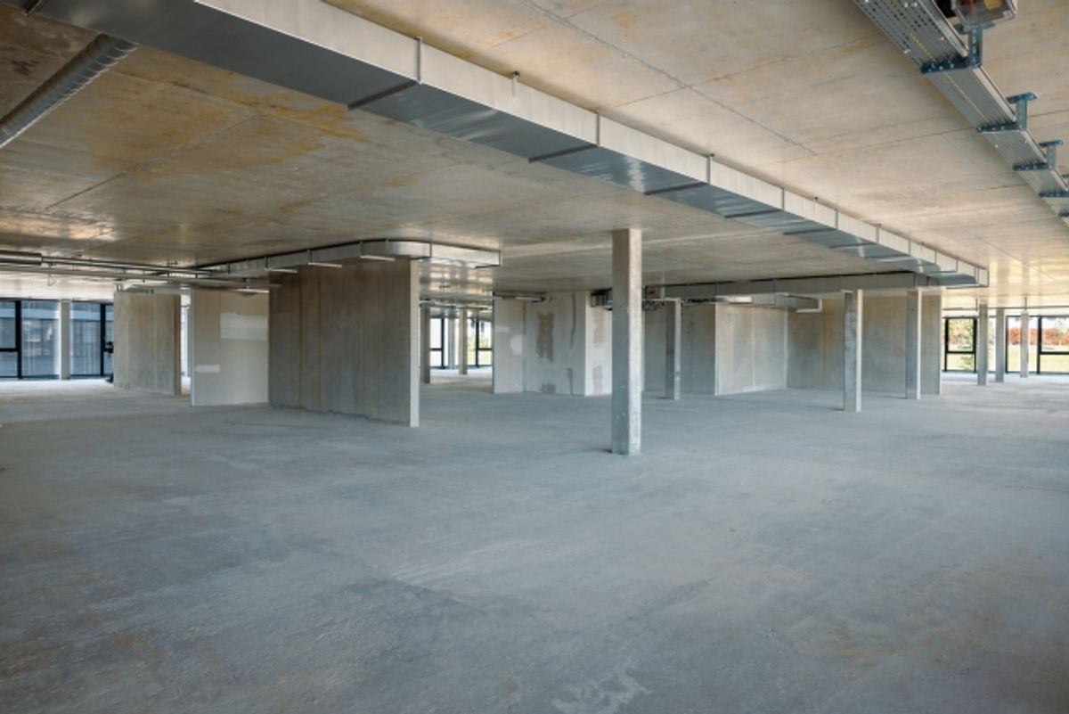 "IDEAL PARK" - Atelier 110m2 au 1er avec monte-charge - Accès camion - 1