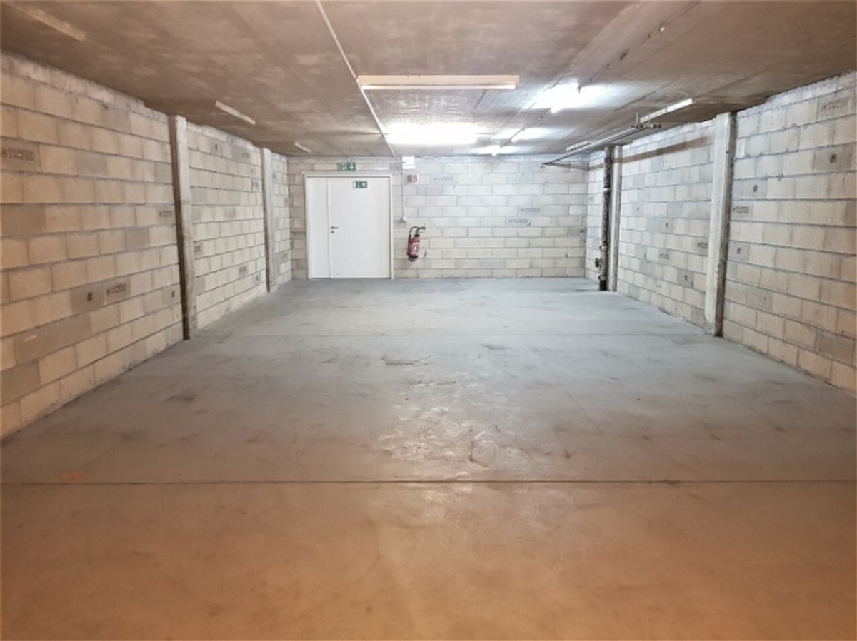 Dépôt de 152 m2 au sous-sol - Monte-Charge - 1er loyer offert - 1
