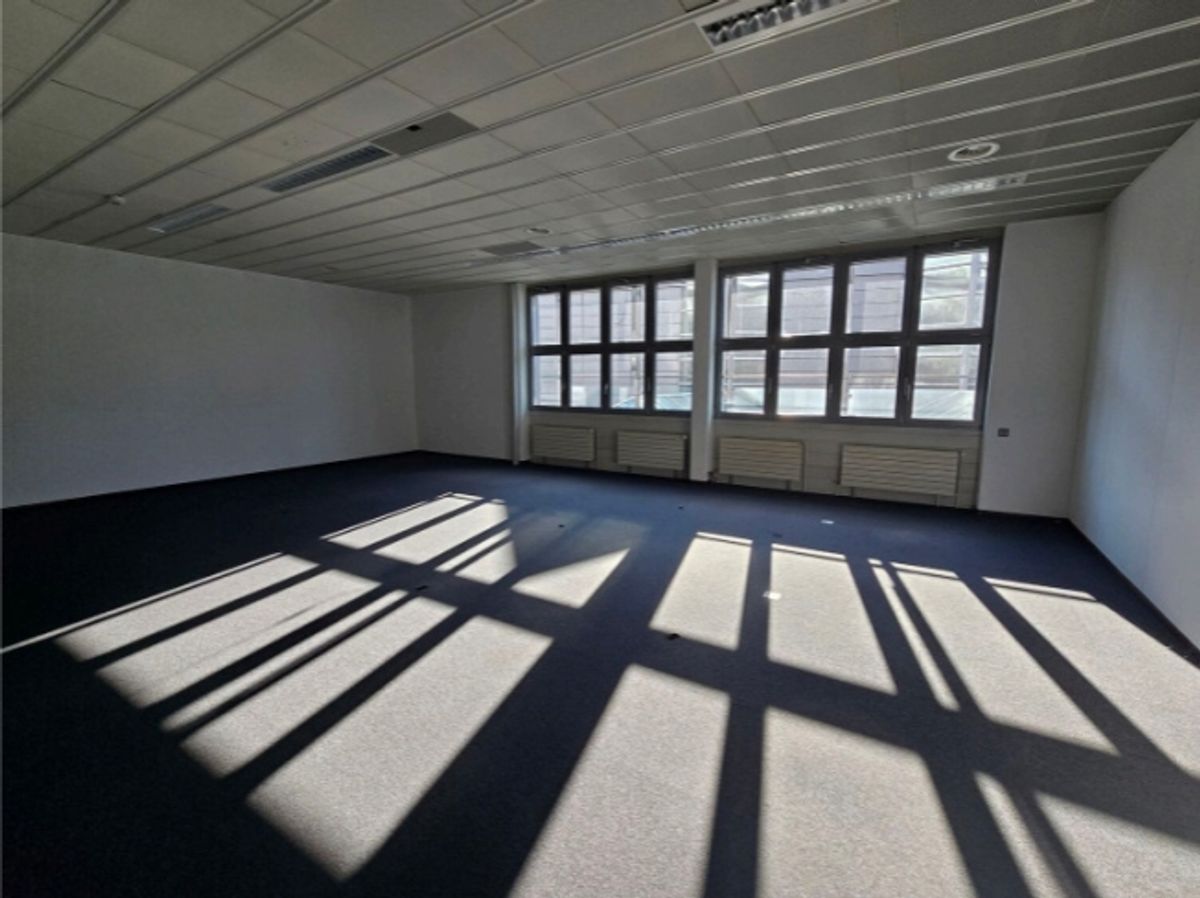 96m2 - Bureau à proximité du centre de Neuchâtel - 1