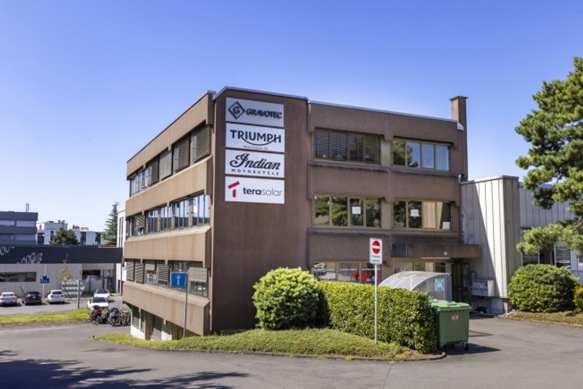Bureau de 75 m2 au 1er avec ascenseur - Proche autoroute et bus - 0