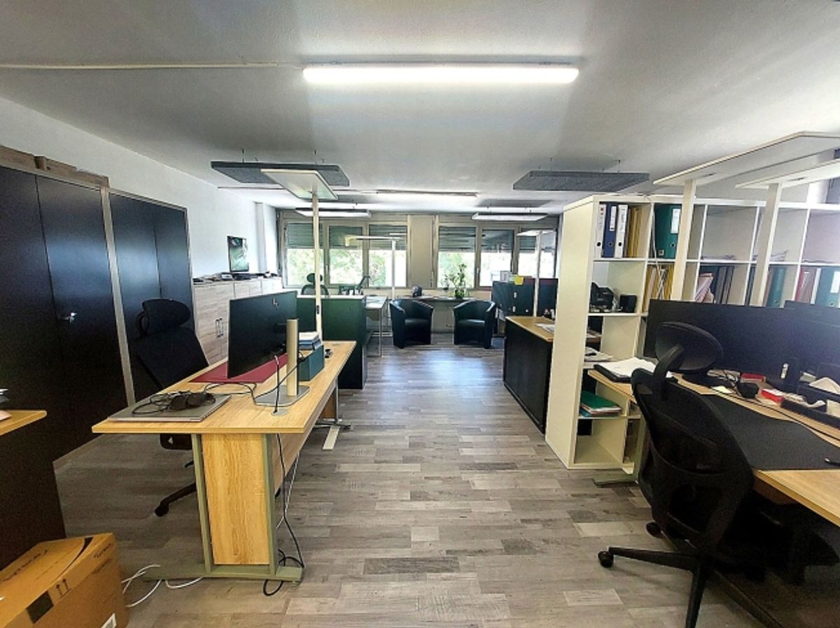 Bureau de 75 m2 au 1er avec ascenseur - Proche autoroute et bus - 2