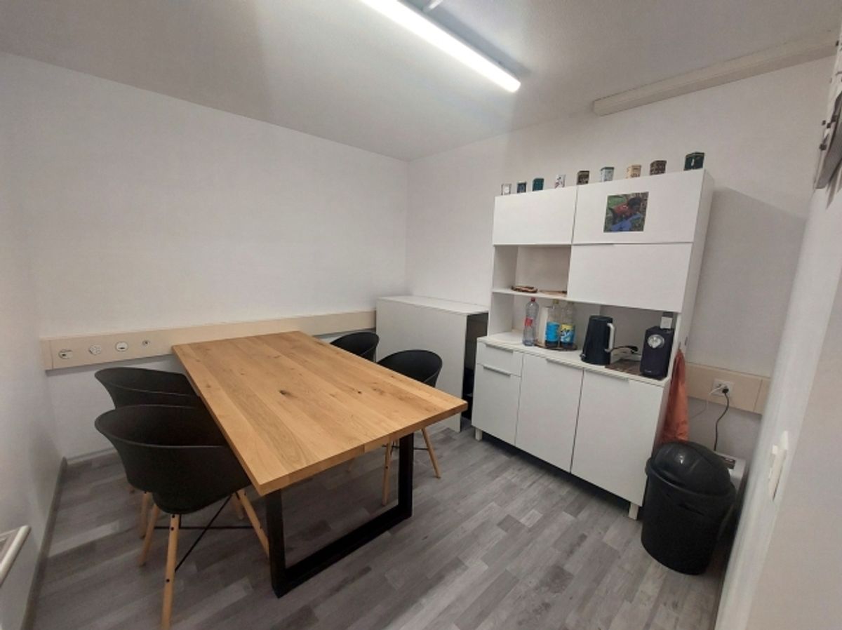 Bureau de 75 m2 au 1er avec ascenseur - Proche autoroute et bus - 5