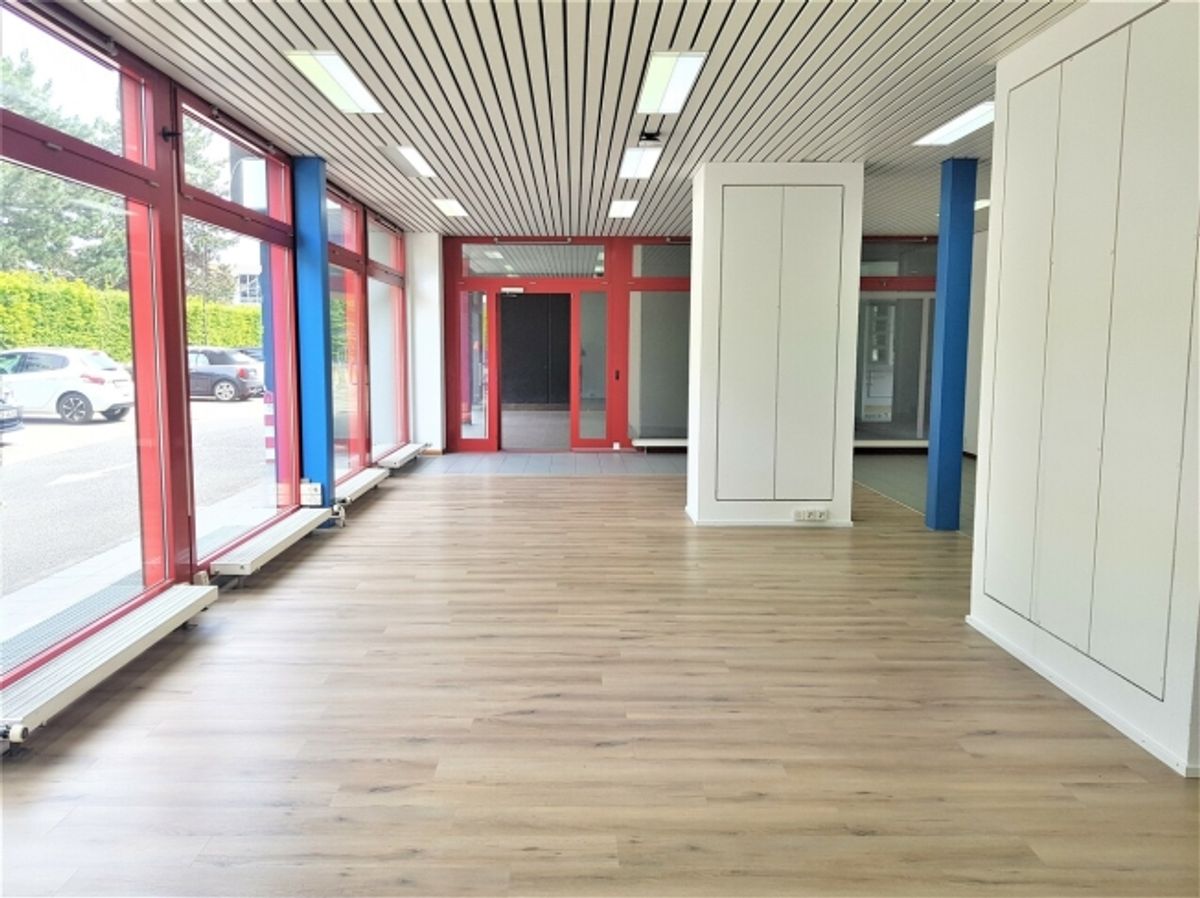 Surface mixte dépôt / bureau / showroom - Bail flexible - 1
