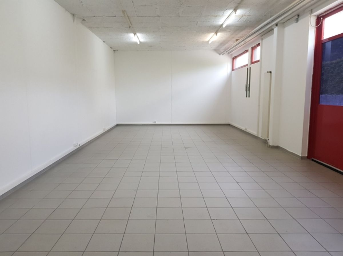 Surface mixte dépôt / bureau / showroom - Bail flexible - 4