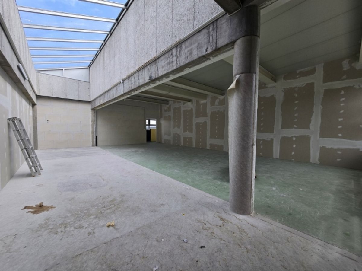 Excellente situation - Atelier / dépôt - 288m² - 2 loyers offerts - 1