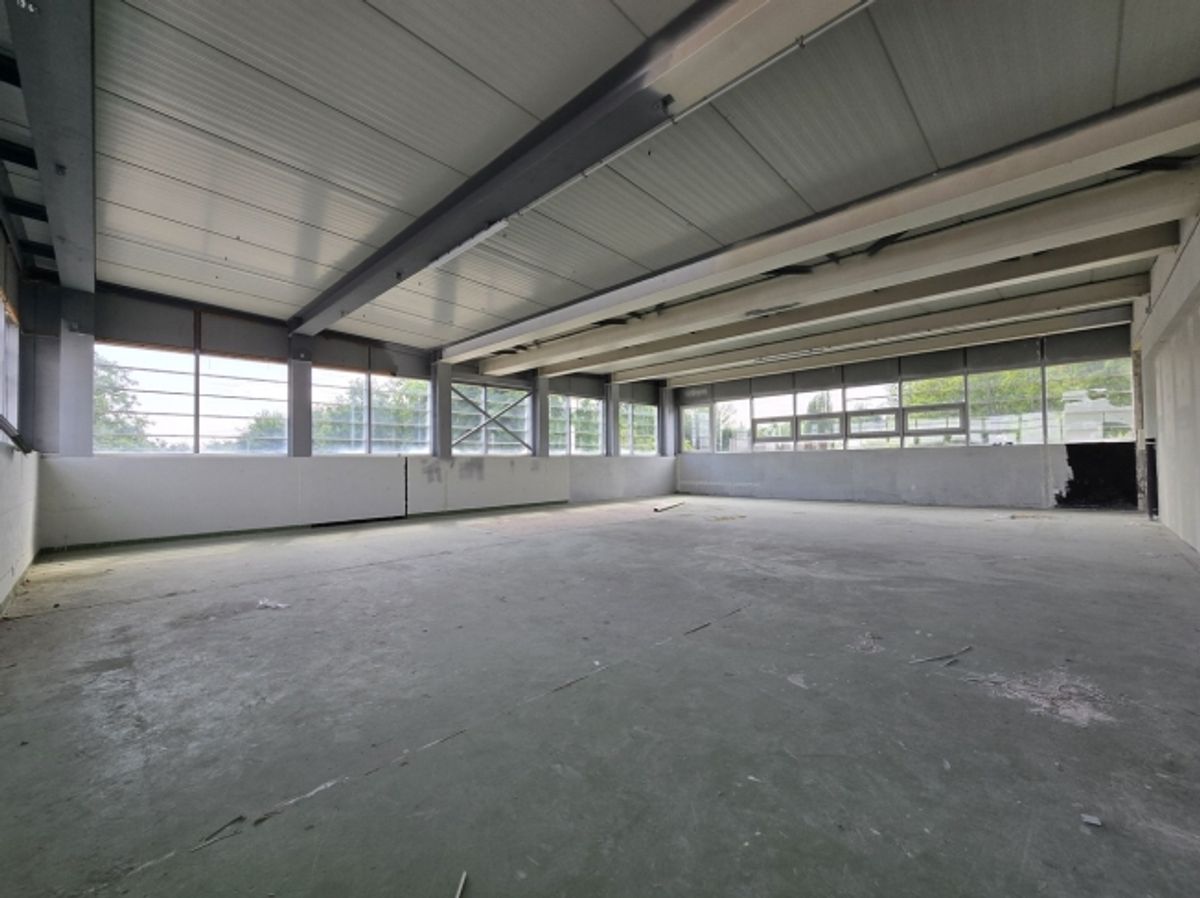 Excellente situation - Atelier / dépôt - 288m² - 2 loyers offerts - 2