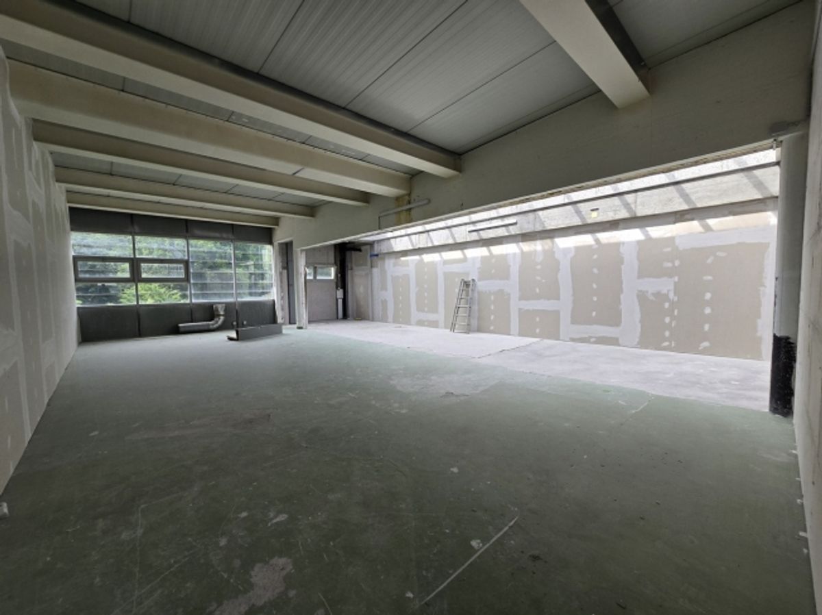 Excellente situation - Atelier / dépôt - 288m² - 2 loyers offerts - 3