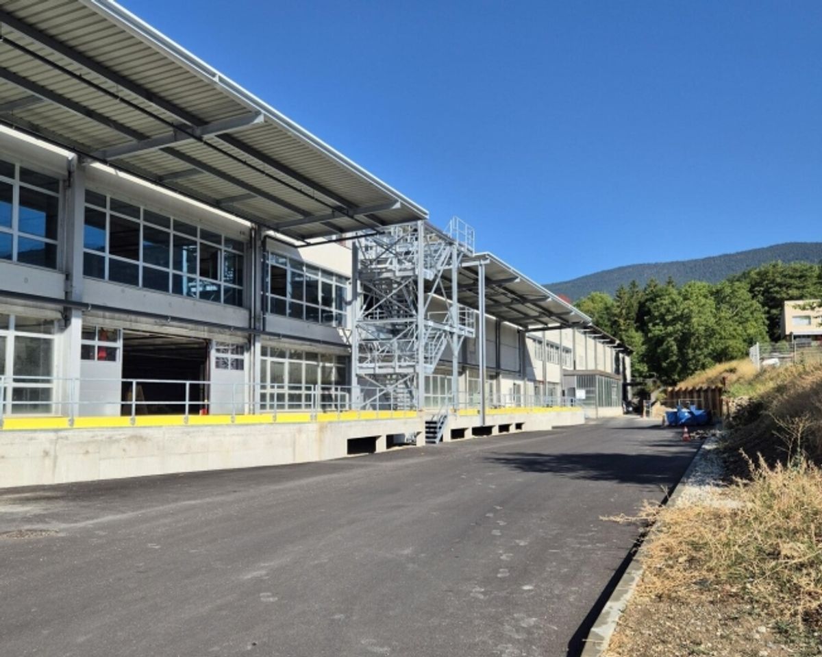 Dépôt de 1000 m² à louer – Onnens - 1