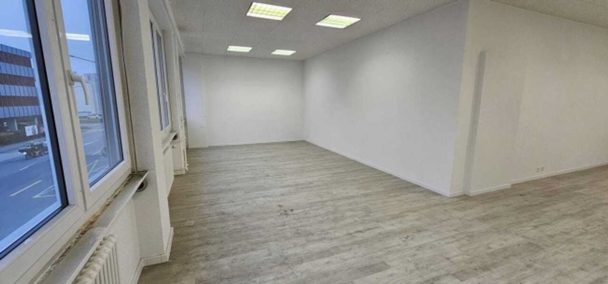 Surface commerciale/bureau de 65 m² à louer – 1er étage - 2