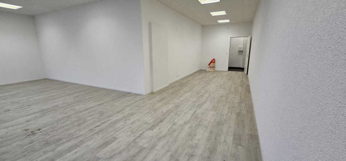 Surface commerciale/bureau de 65 m² à louer – 1er étage - 3