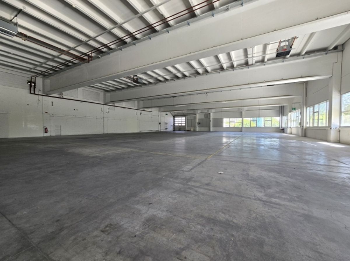 Halle industrielle/logistique de 1066m2² à louer - Rez-de-chaussée - accès direct - Boudry - 2