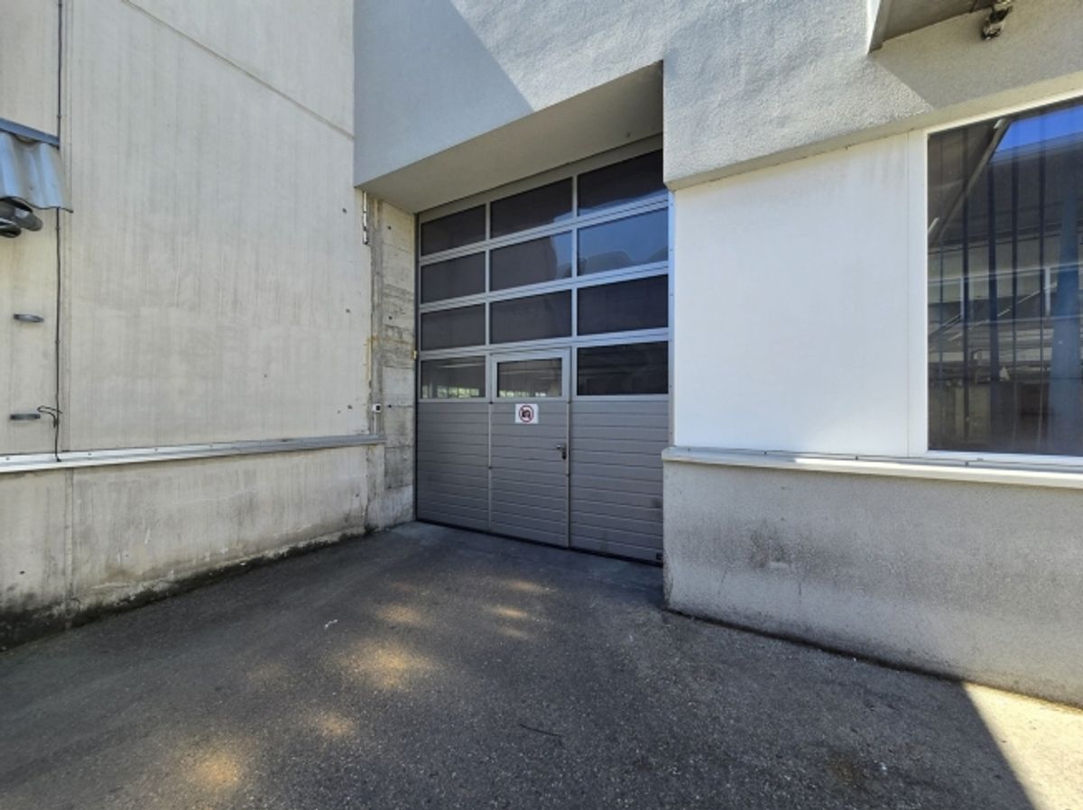 Halle industrielle/logistique de 1066m2² à louer - Rez-de-chaussée - accès direct - Boudry - 4