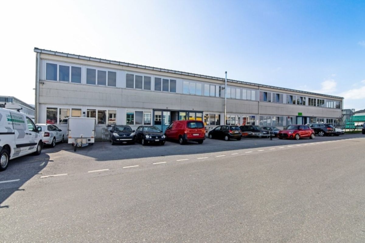 Atelier de 285m2 à louer - Forel - Localisation centrale - 0
