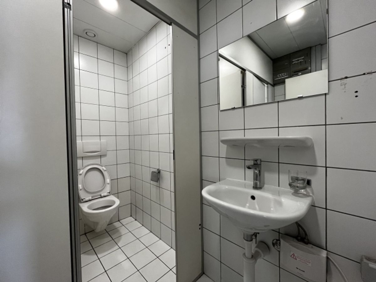 Atelier de 285m2 à louer - Forel - Localisation centrale - 5