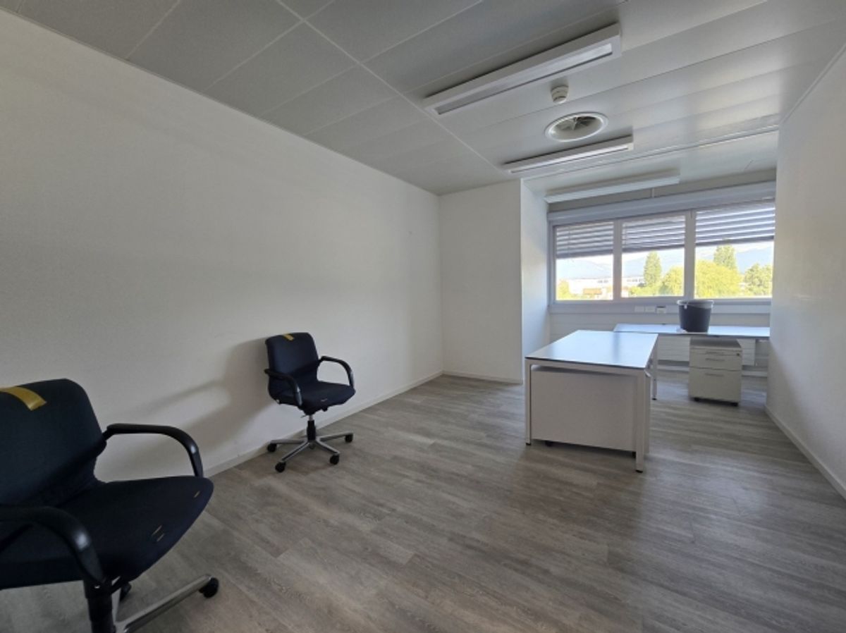 Bureau de 276m2 - Proximité autoroute/gare - Yverdon-les-Bains - 1