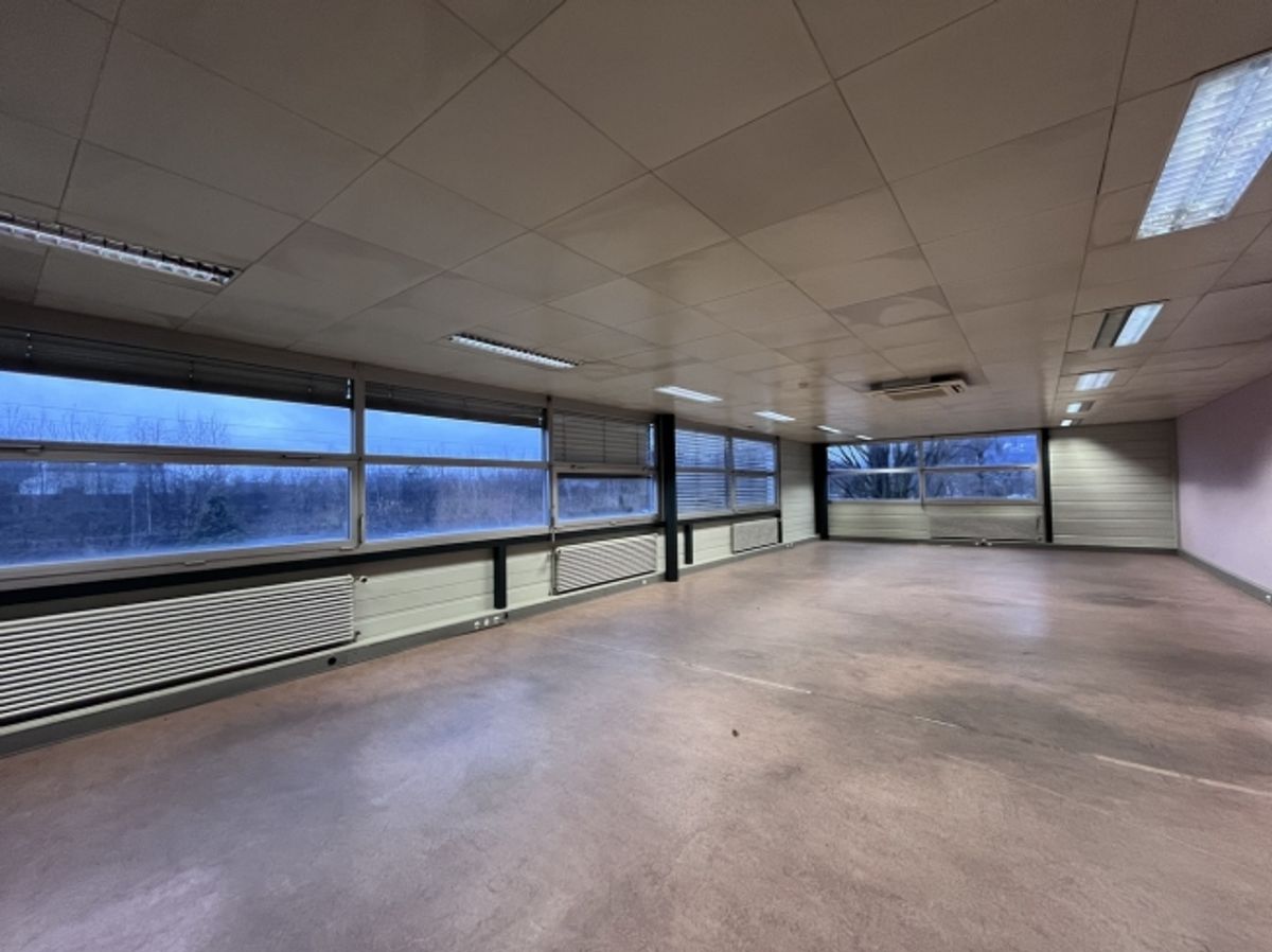 Bureau/local commercial/atelier de 103 m2 - 2 mois de gratuité offert - 6