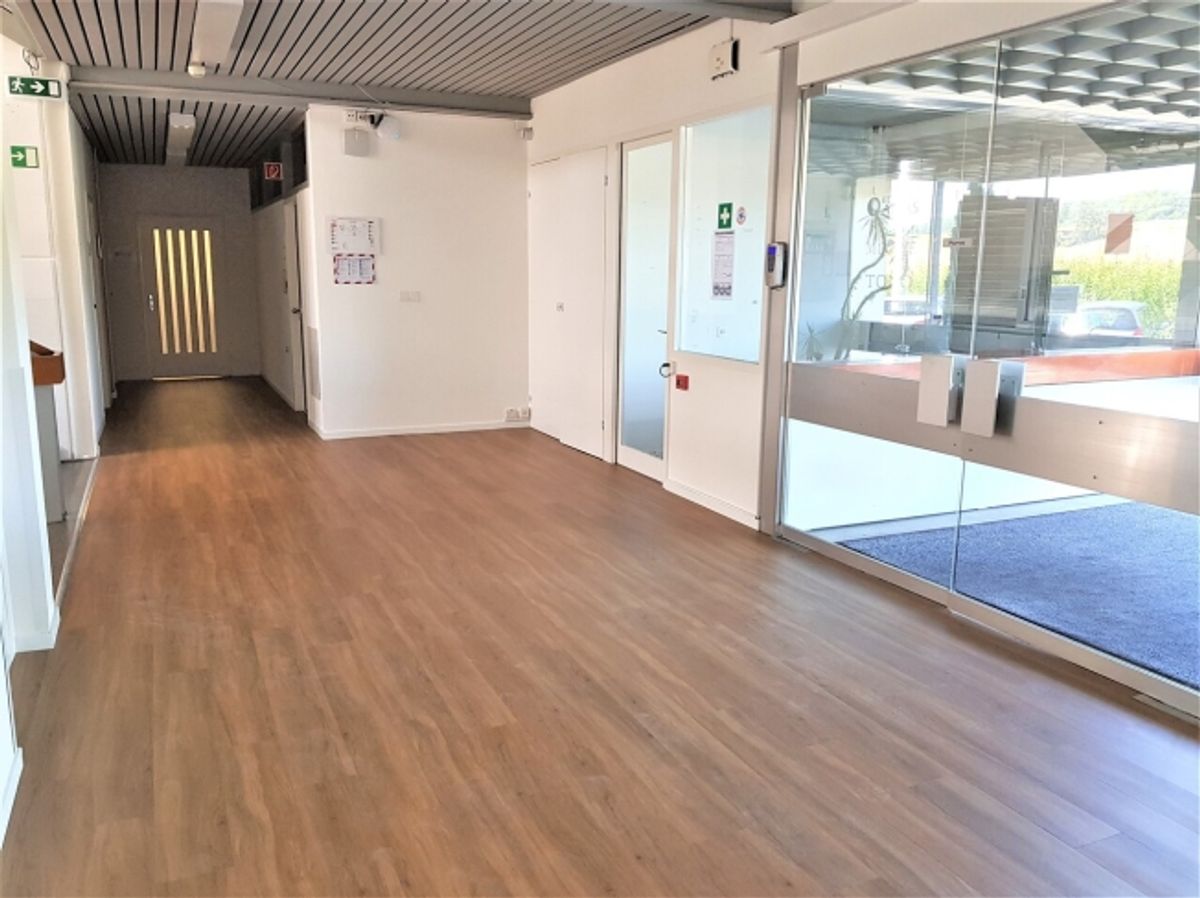 Surface de bureau de 19 m2 - bail flexible - très bien desservi - 4