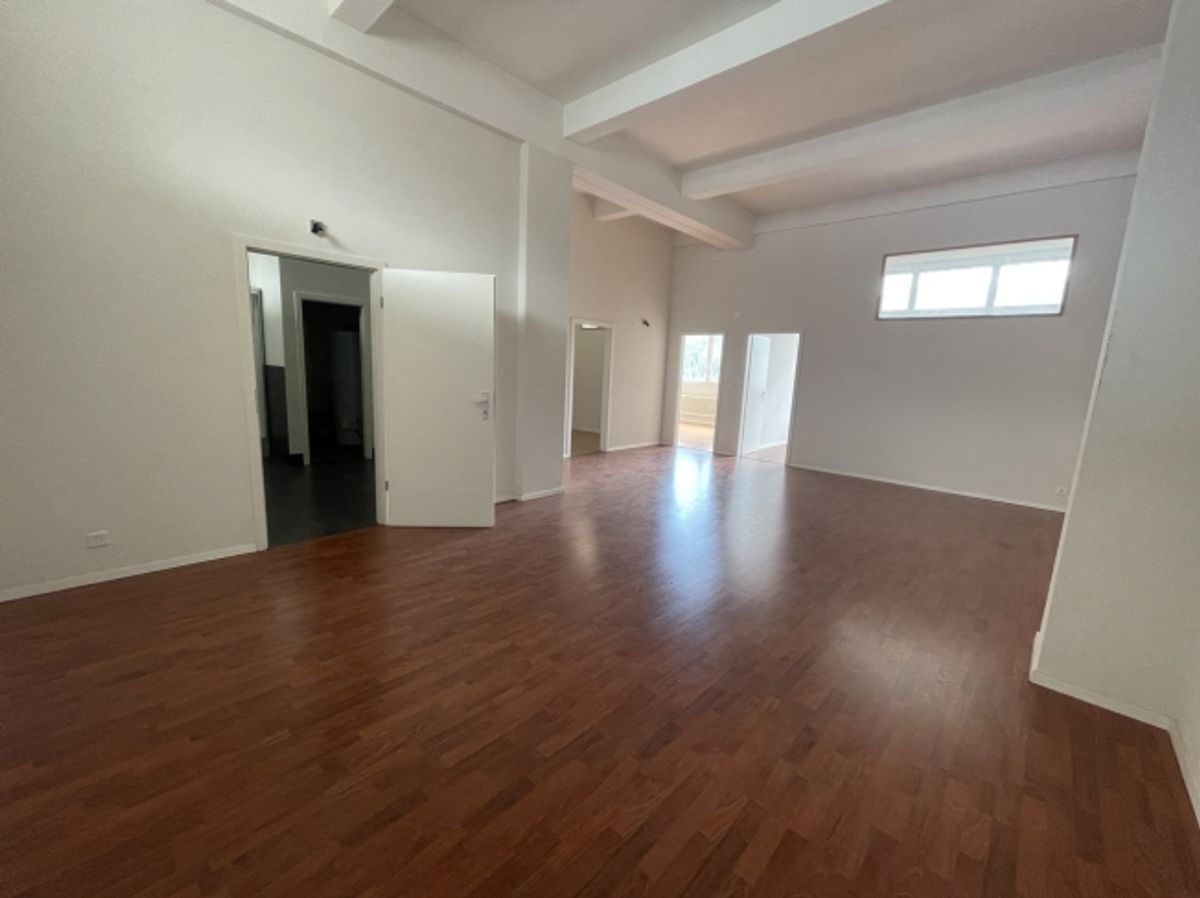 Excellentes surfaces 108m2 - Quai camion et monte-charge - 3