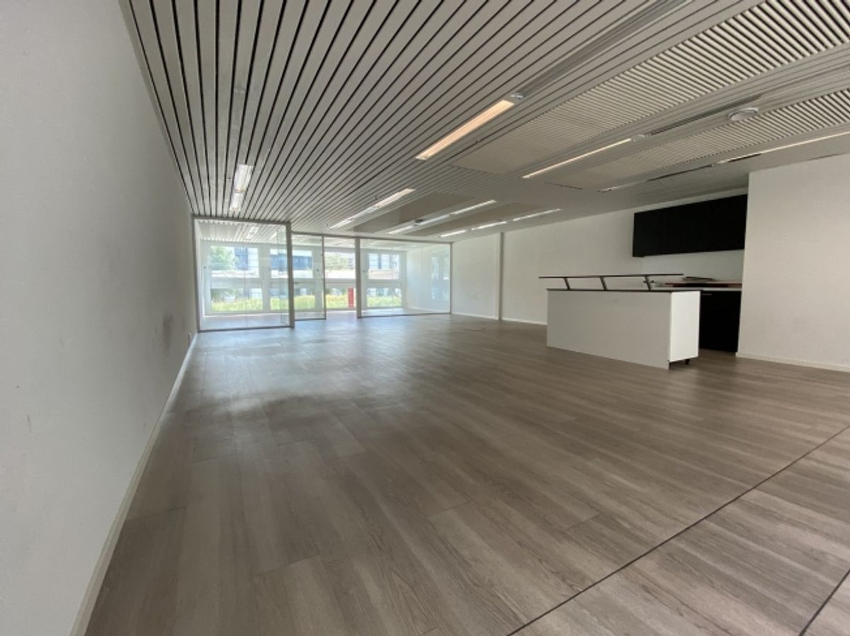 Opportunité - Au cœur de la ZI Champ-Colin - belle surface de 116 m2 - 2