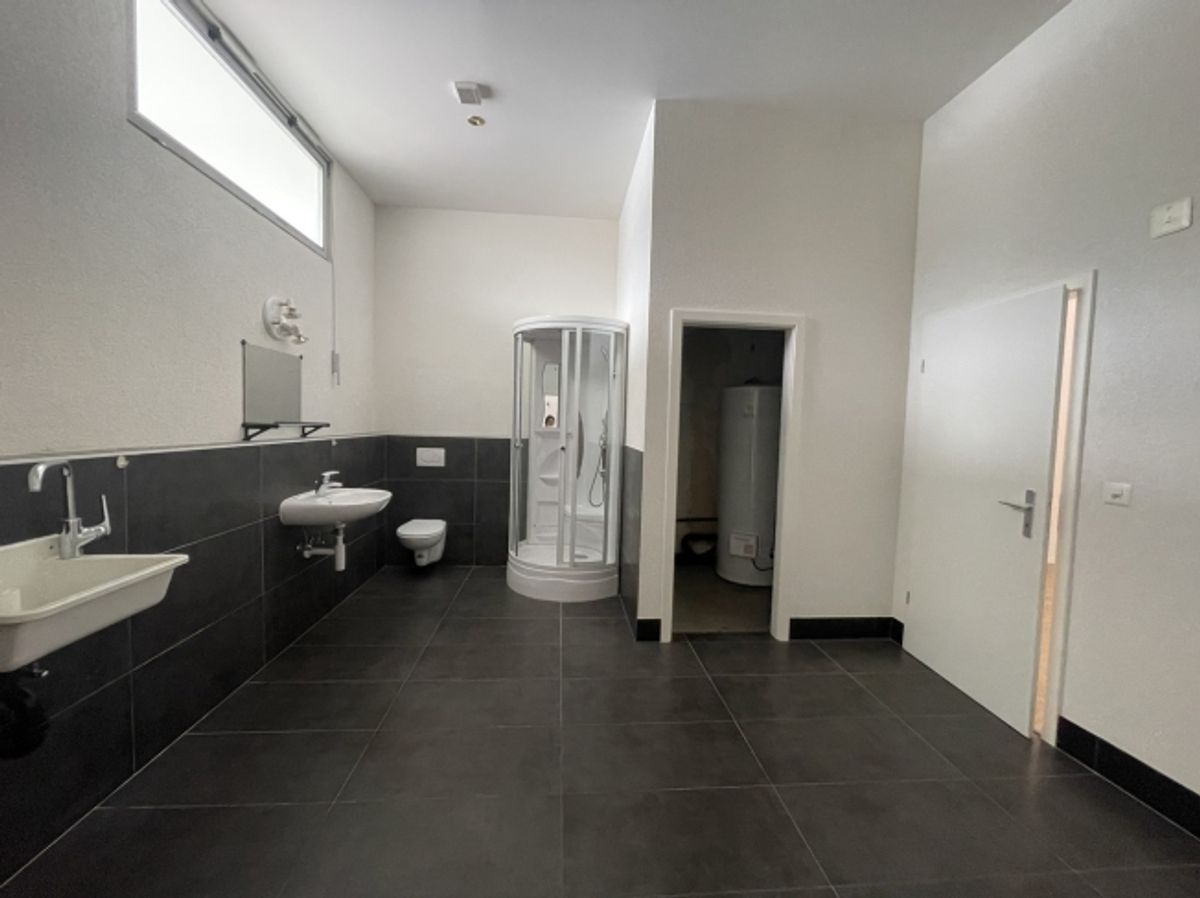 Excellentes surfaces 108m2 - Quai camion et monte-charge - 4