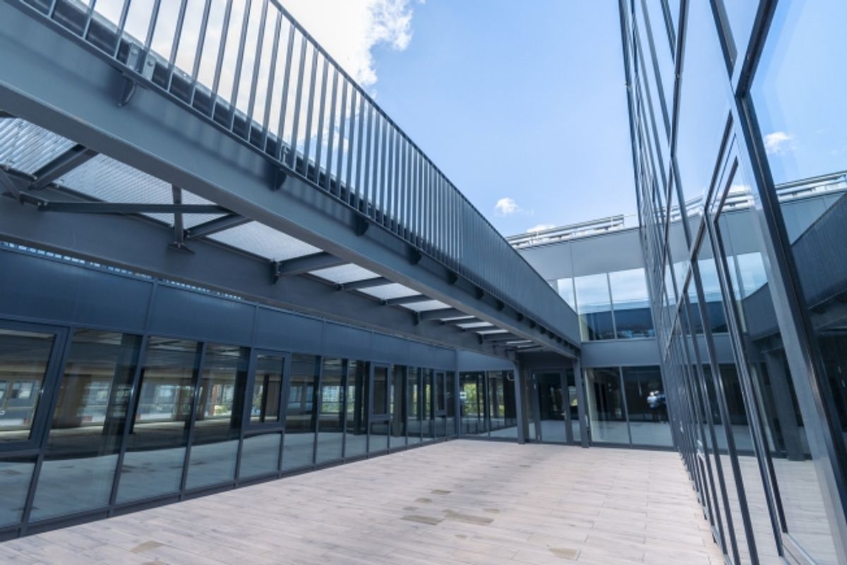 Nouveau à Gland - Grande surface commerciale - industrielle / 1'200m2 - 1