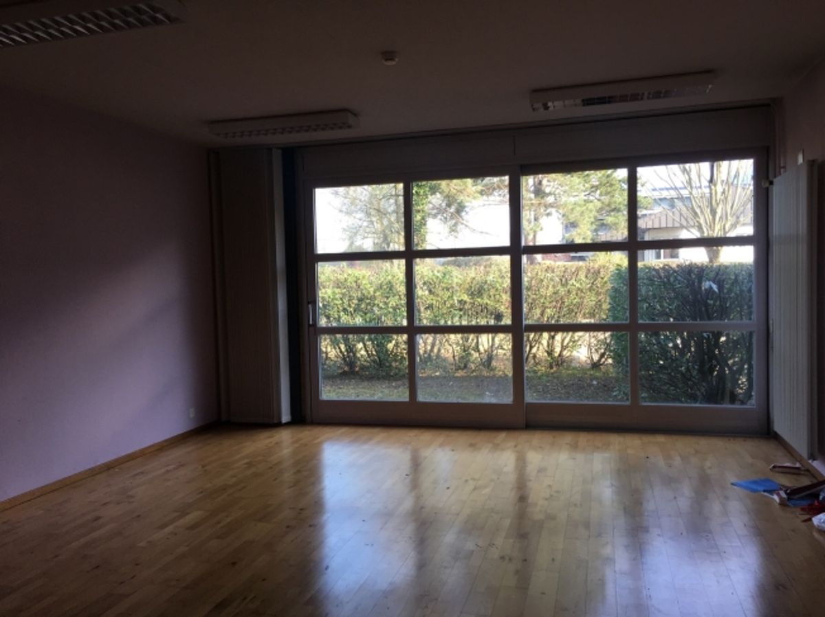 Bureaux de 69m2 - Proche commodités, transports et autoroute - 1