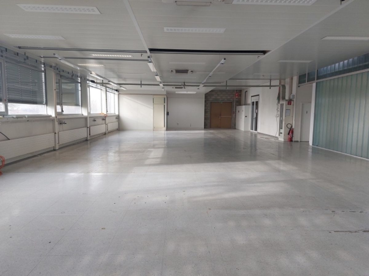 Atelier dès 78 m² à louer – Dépôt / atelier - 2