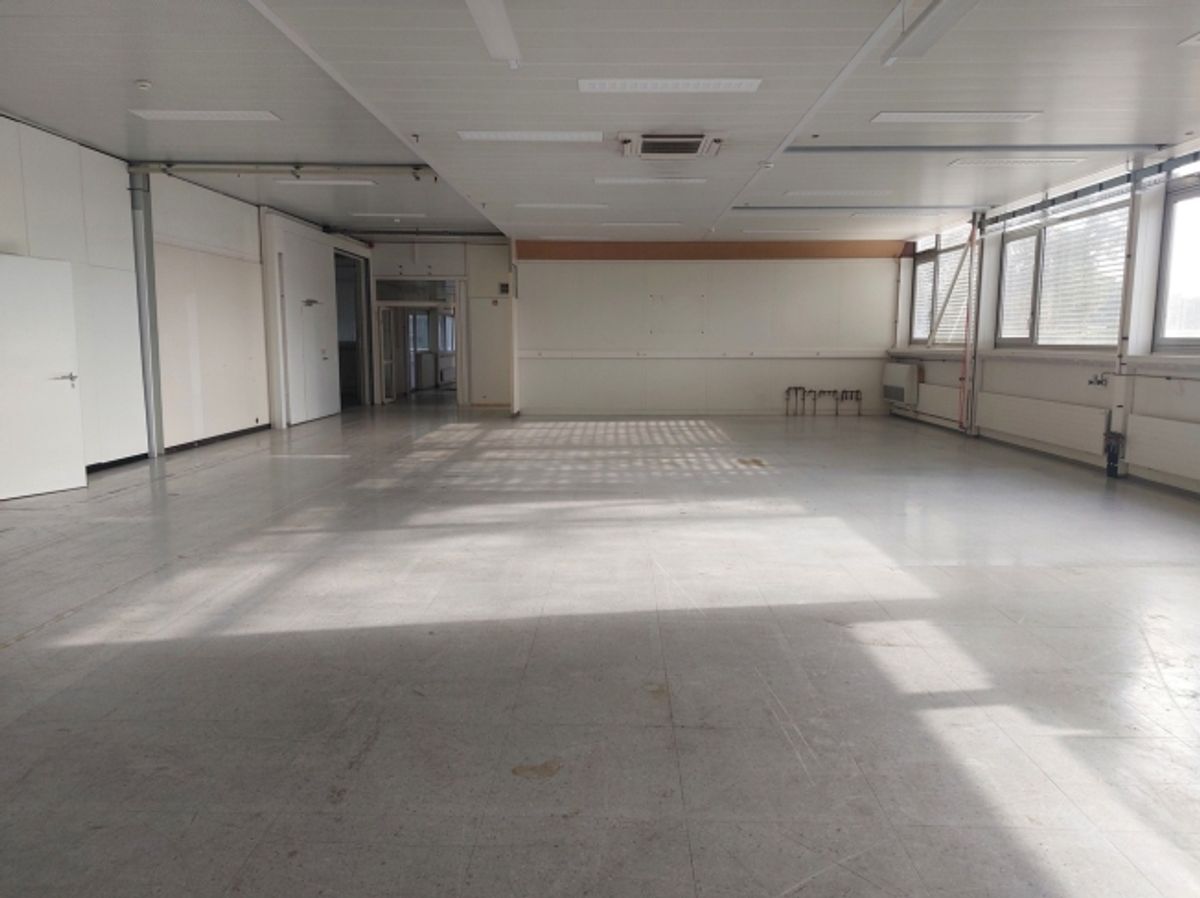 Atelier dès 78 m² à louer – Dépôt / atelier - 3