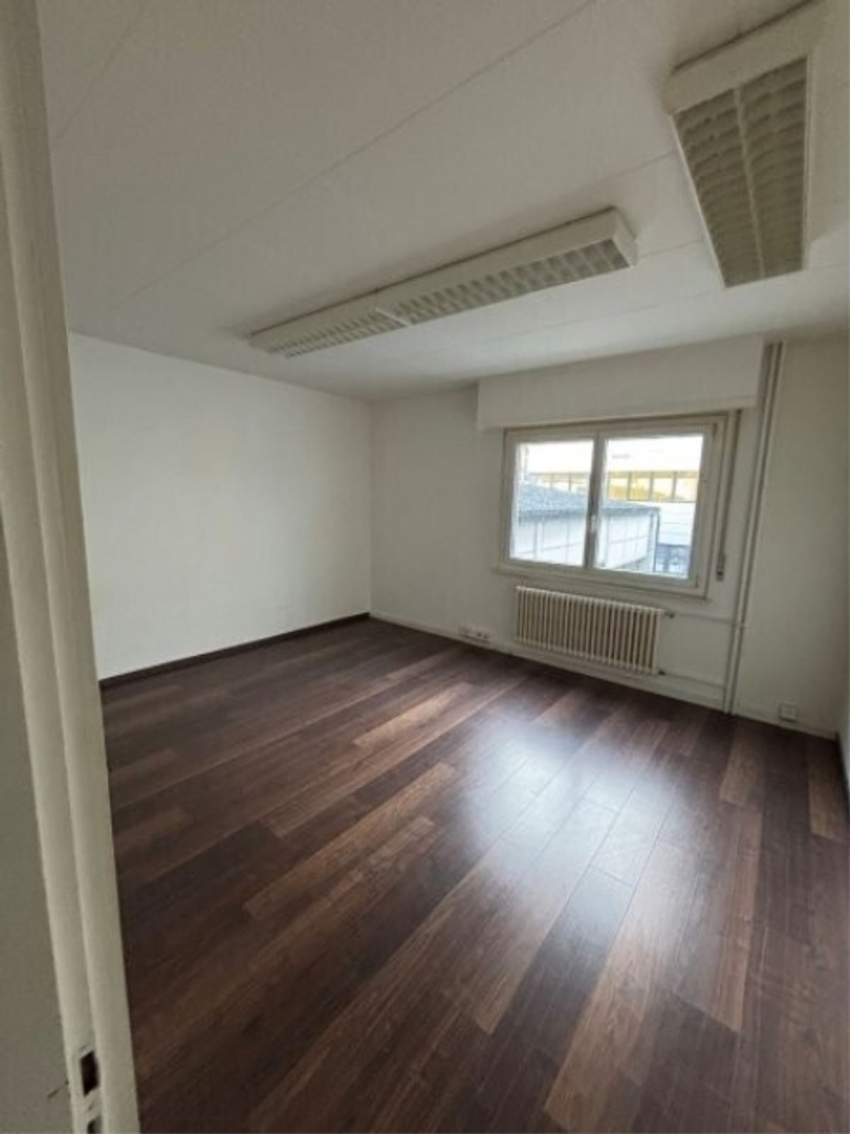 Surface commerciale/bureau de 45 m² à louer – 1er étage - 2