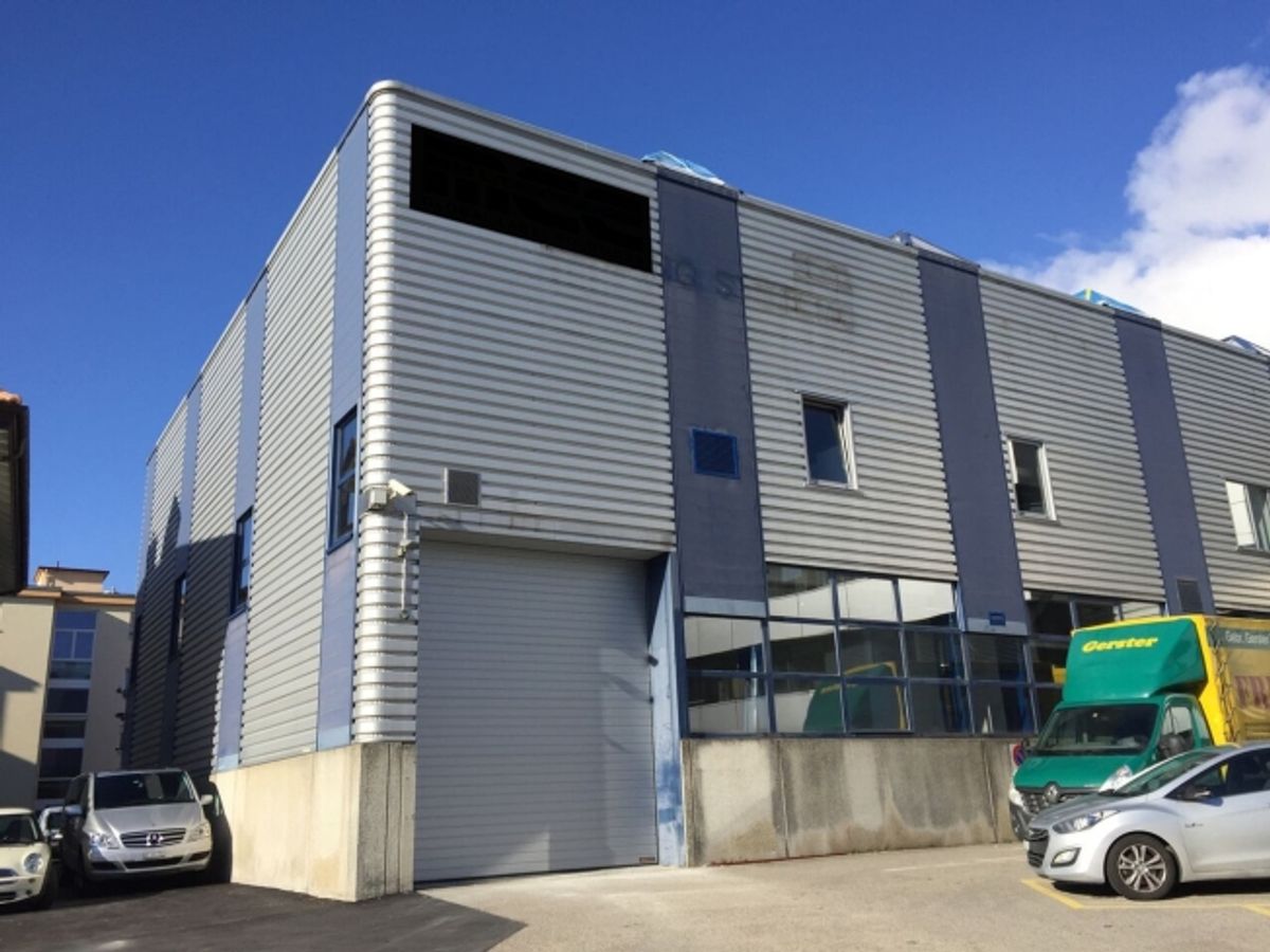 En bordure de Neuchâtel - Halle indsutrielle de 1'500m2 - 0