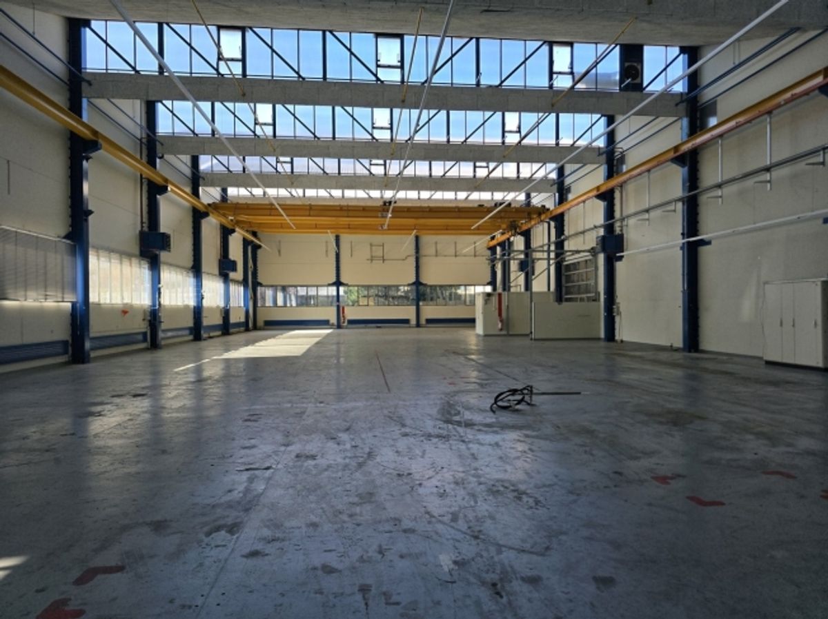 En bordure de Neuchâtel - Halle indsutrielle de 1'500m2 - 1
