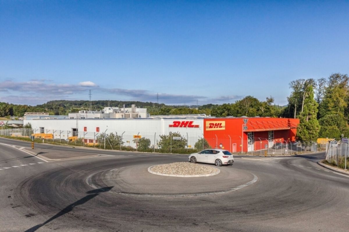 Atelier 420 m2 au rez - Accès porte sectionnelle - Proche de tout - 0