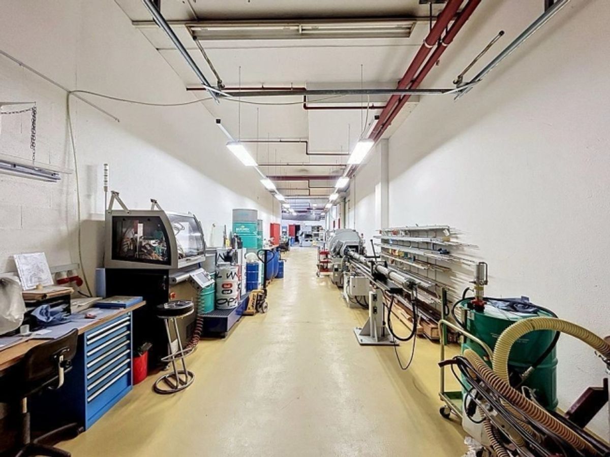 Atelier 420 m2 au rez - Accès porte sectionnelle - Proche de tout - 1