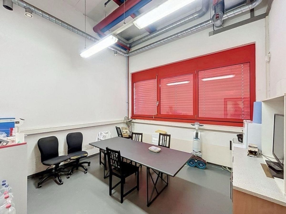 Atelier 420 m2 au rez - Accès porte sectionnelle - Proche de tout - 4