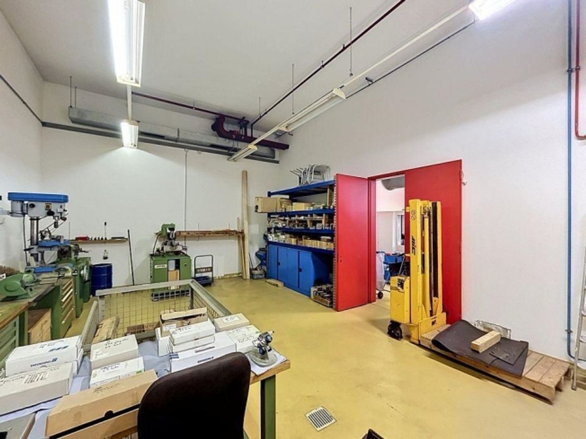 Atelier 420 m2 au rez - Accès porte sectionnelle - Proche de tout - 5