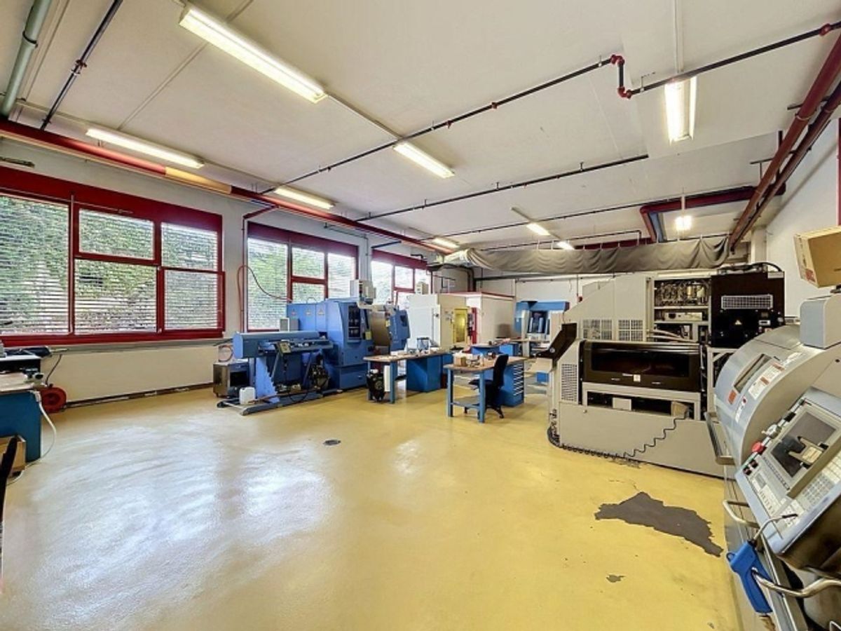 Atelier 420 m2 au rez - Accès porte sectionnelle - Proche de tout - 6