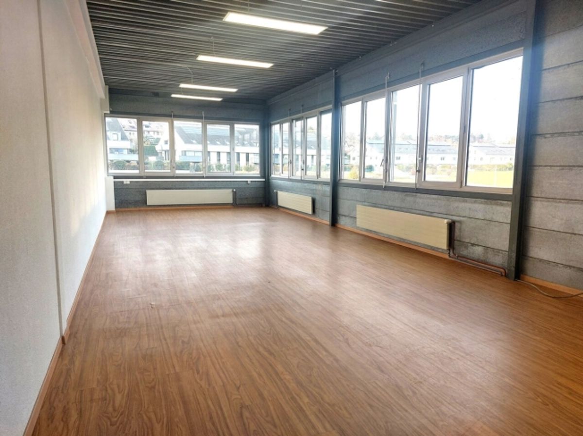 Bureau de 61 m2 - zone déchargement avec plateforme - Bail flexible - 1