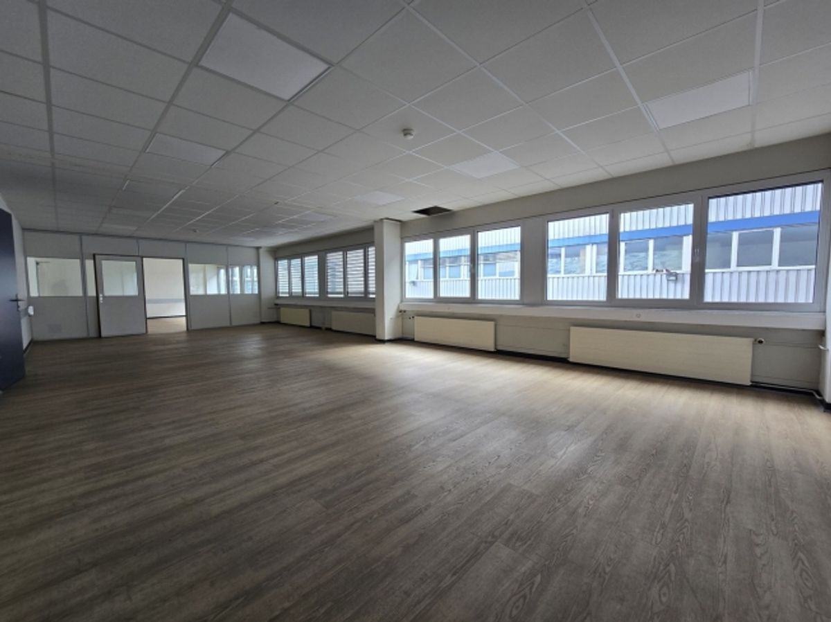 Bureau de 218m2 - Proximité autoroute/gare - Yverdon-les-Bains - 1