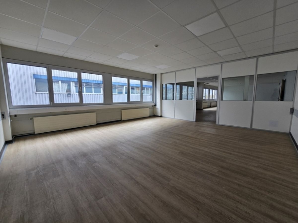 Bureau de 218m2 - Proximité autoroute/gare - Yverdon-les-Bains - 2