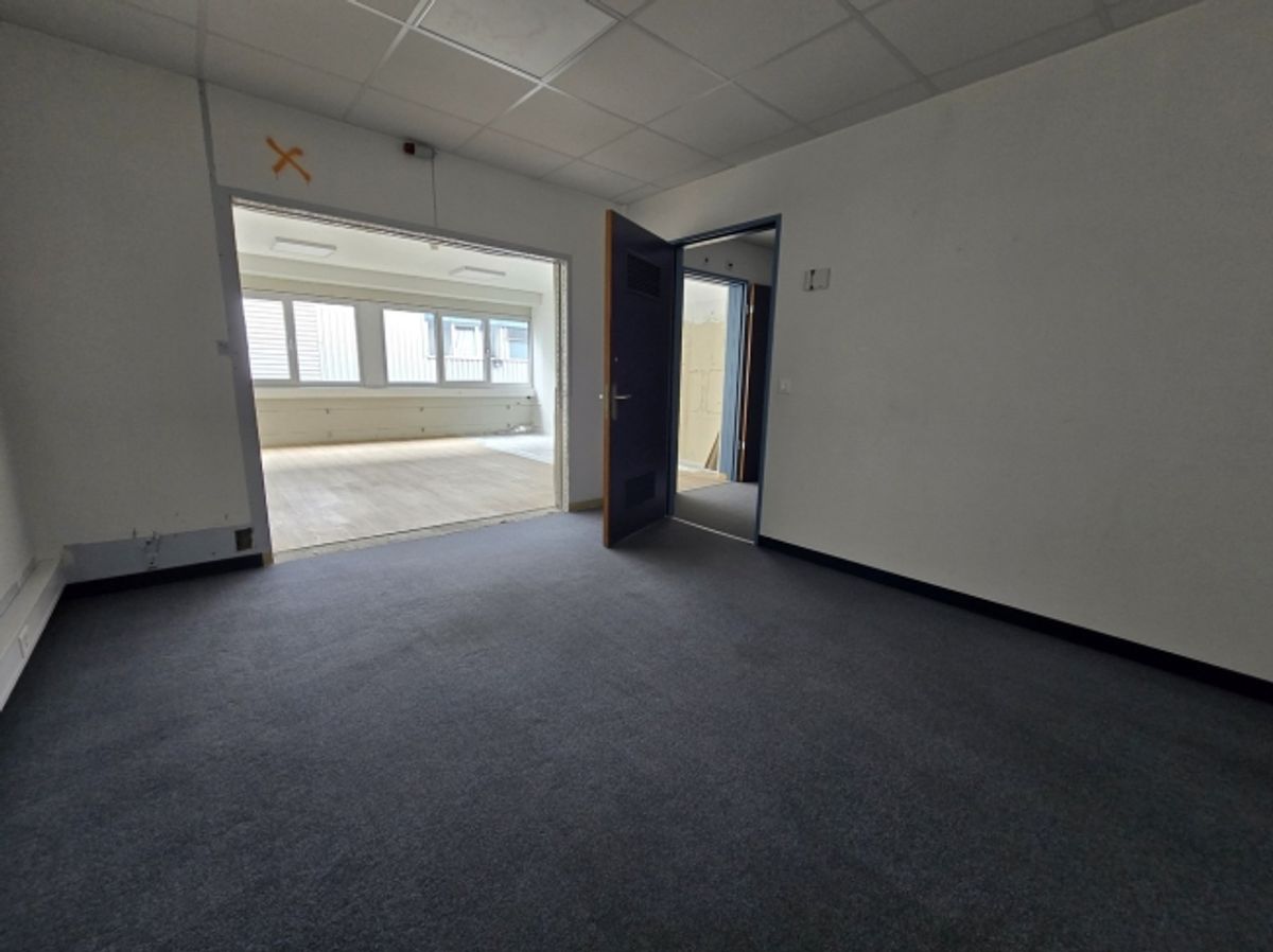 Bureau de 218m2 - Proximité autoroute/gare - Yverdon-les-Bains - 3