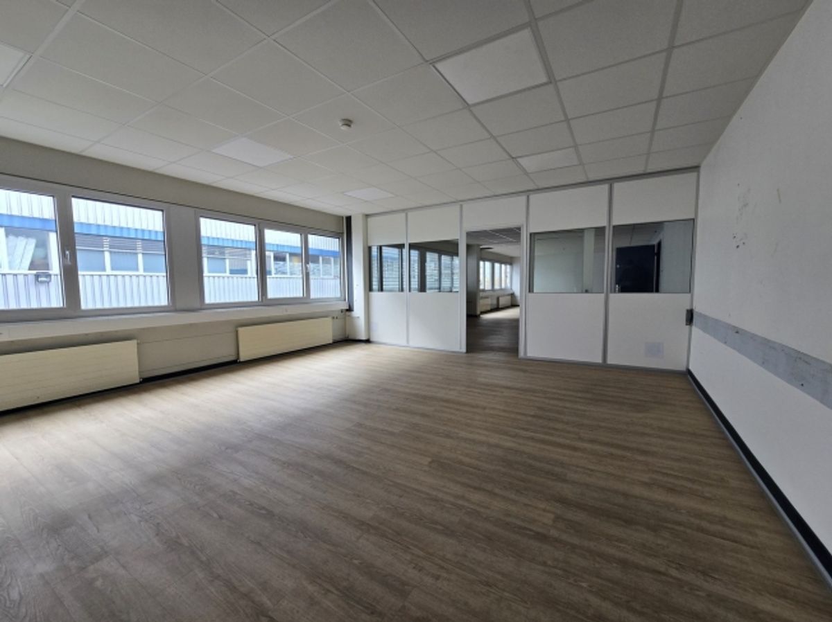 Bureau de 218m2 - Proximité autoroute/gare - Yverdon-les-Bains - 4
