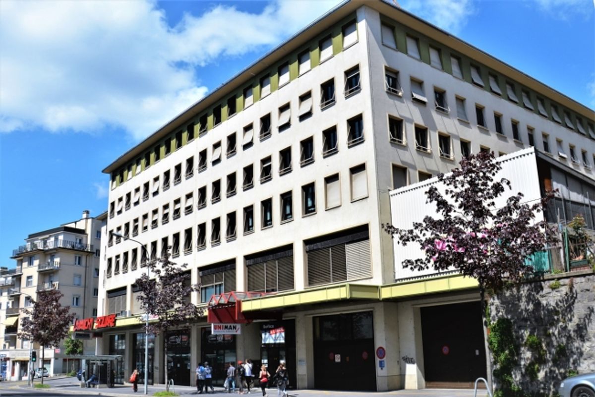 À louer – 1'410 m² de bureaux avec dépôt et parkings à Lausanne - 0