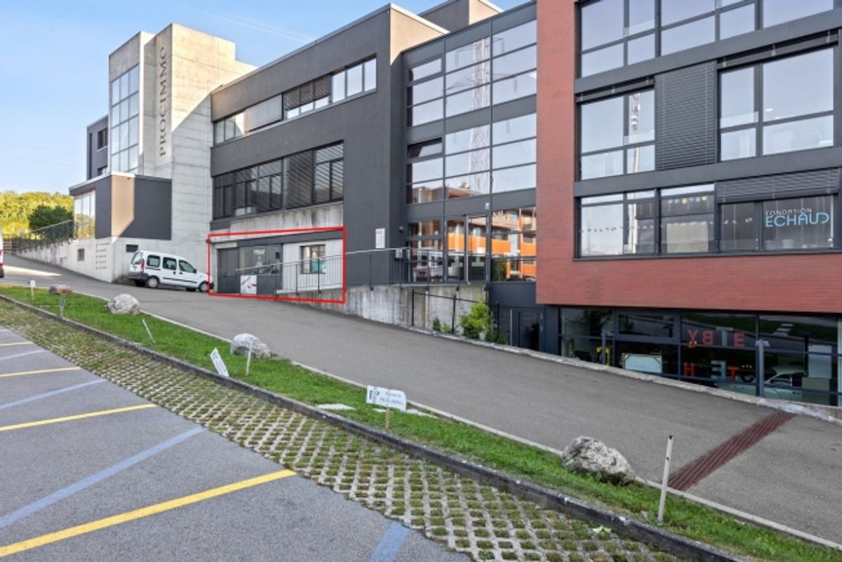 Atelier de 327m² à louer - Rez-de-chaussée - accès direct - 2