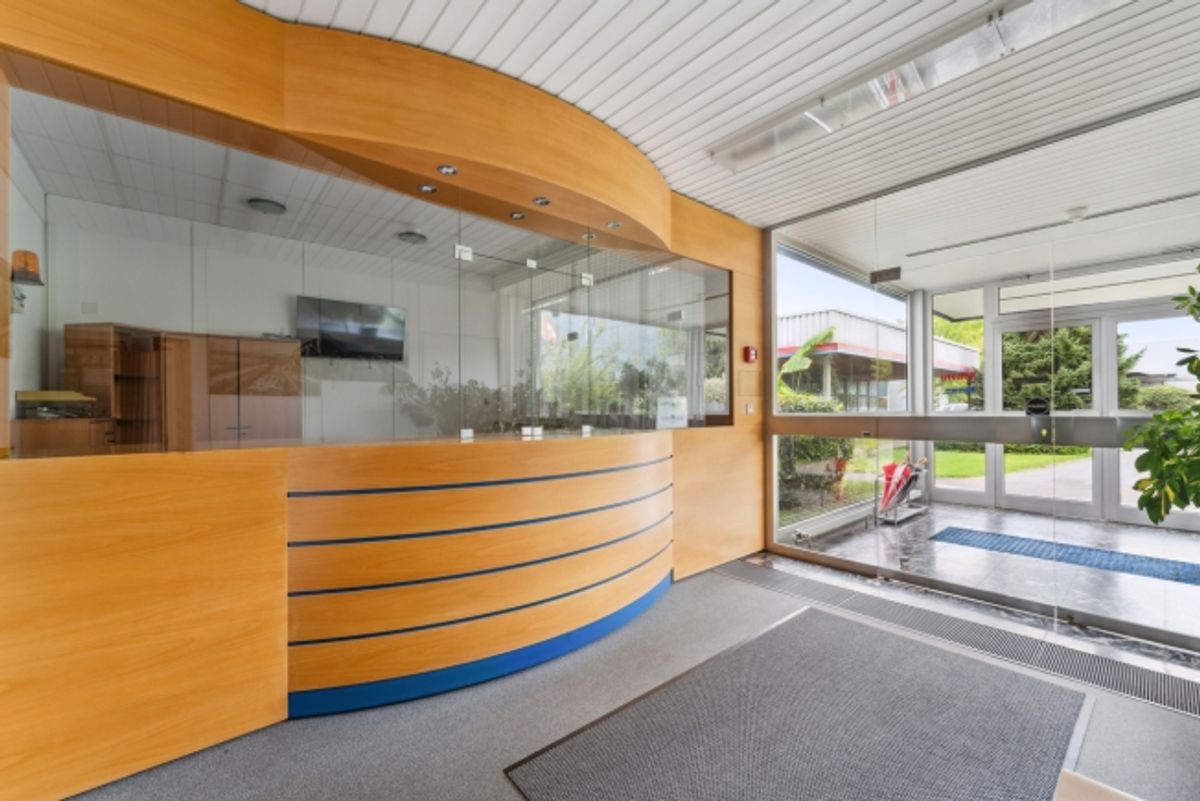 8'400m2 - Logistique/laboratoire/fabrique - Entrée du Valais - 0