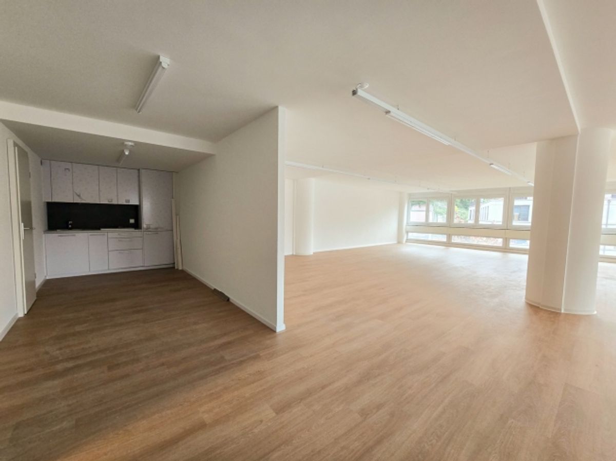 Bureau rénové de 230m2 - Centre-ville de Lausanne - 0