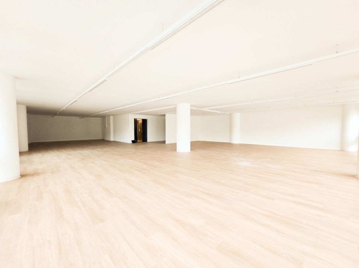 Bureau rénové de 230m2 - Centre-ville de Lausanne - 1