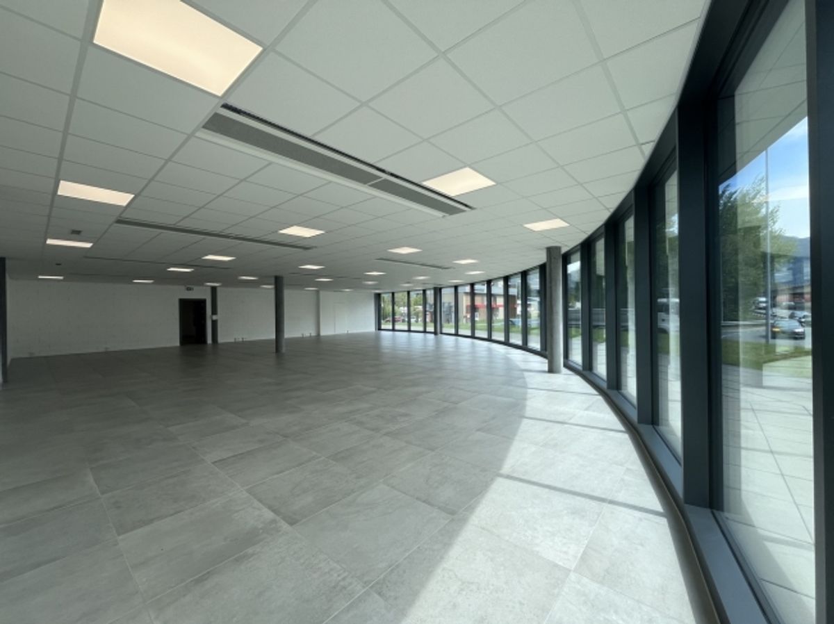 Surface moderne 243 m2 - Gratuité 1 mois - 2