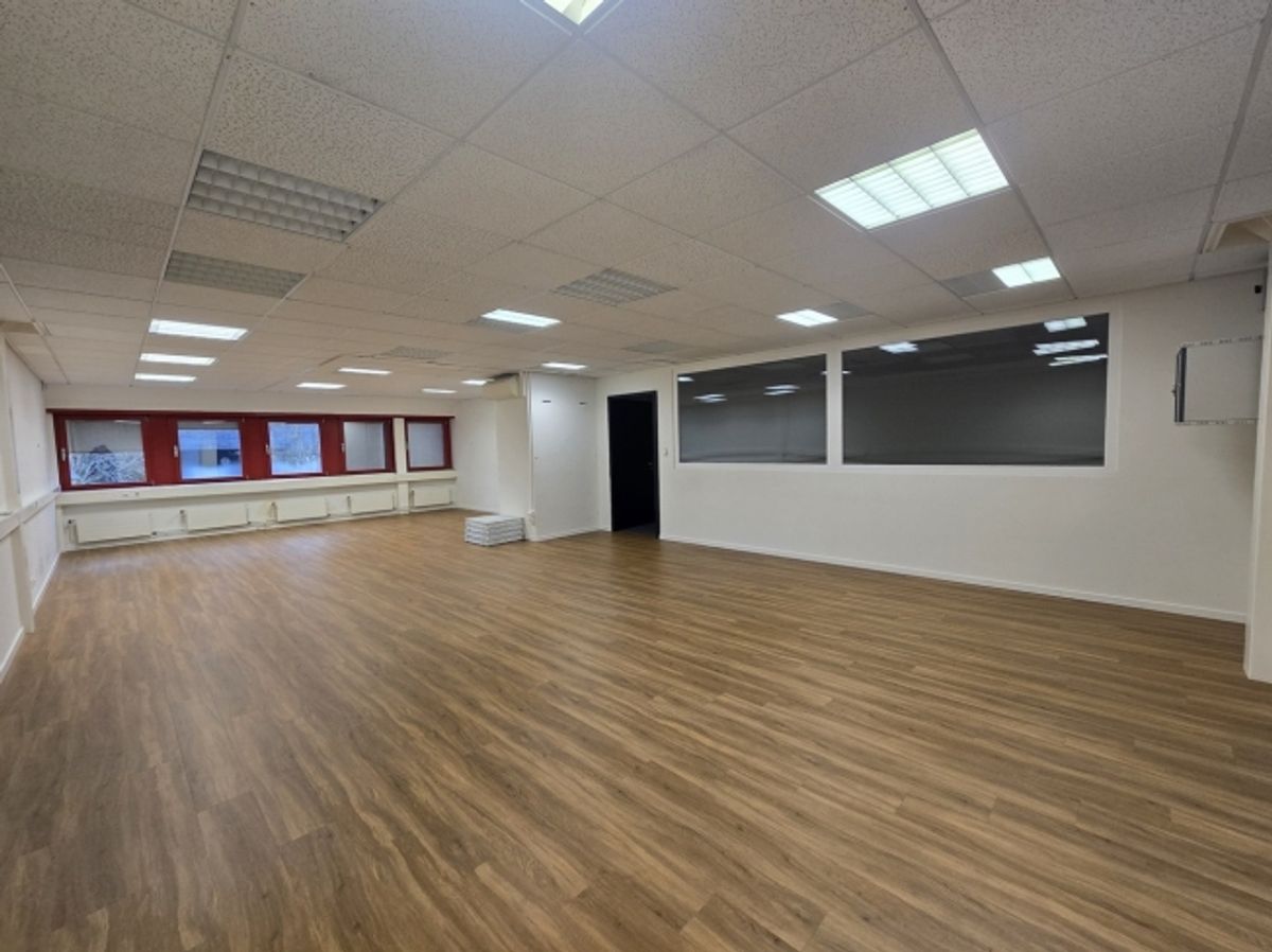 Bureau de 119m²- Idéalement placé à Gland - 2